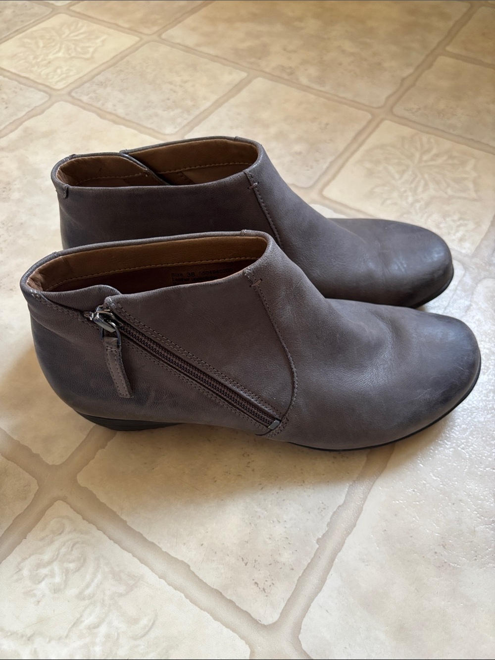 Dansko Fifi Gray Nubuck Leather Ankle Boots Bootie Sz 38 EU 7.5 US 5504940200